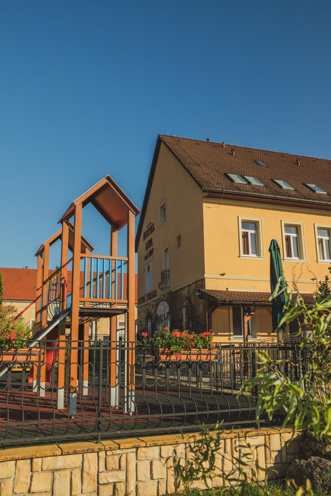 Hotel Lipa Бойниці Екстер'єр фото