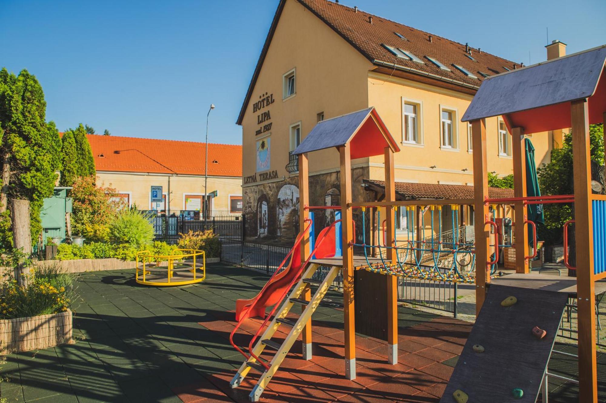 Hotel Lipa Бойниці Екстер'єр фото