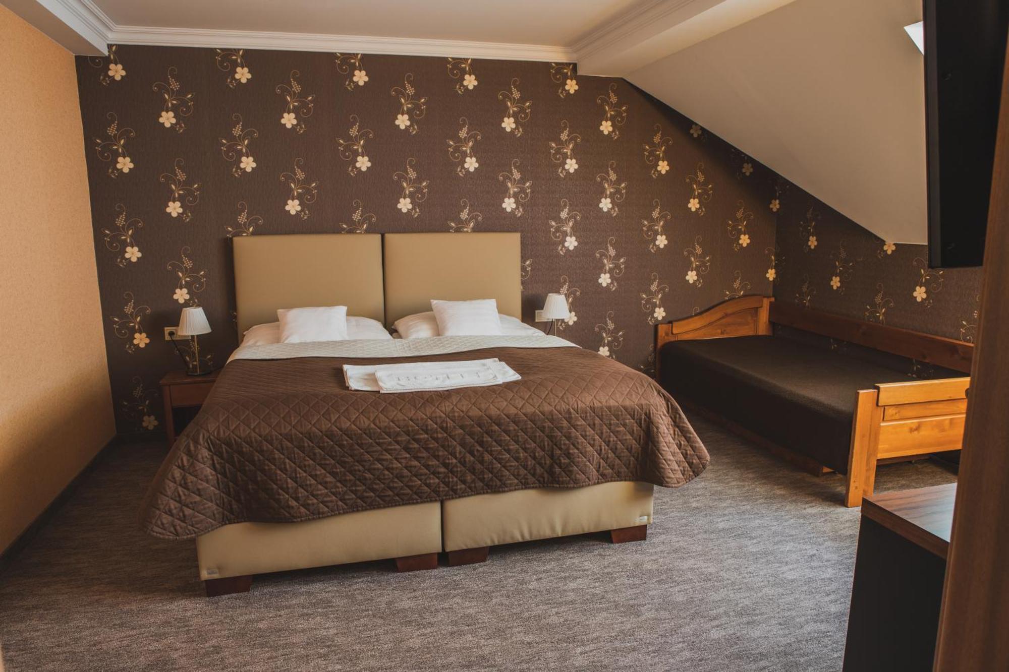 Hotel Lipa Бойниці Екстер'єр фото
