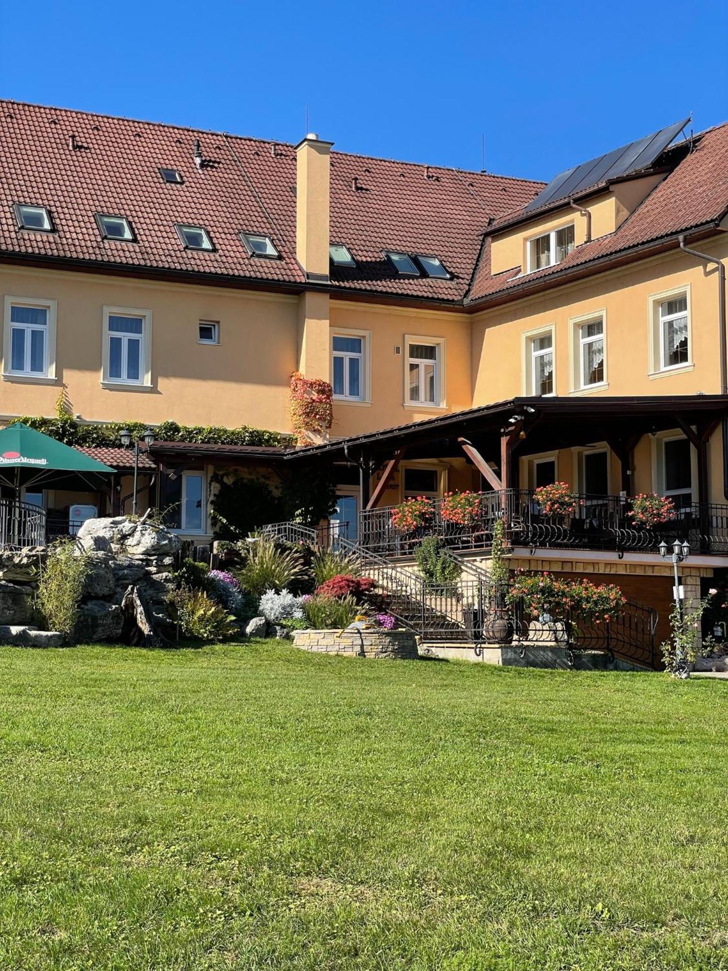 Hotel Lipa Бойниці Екстер'єр фото