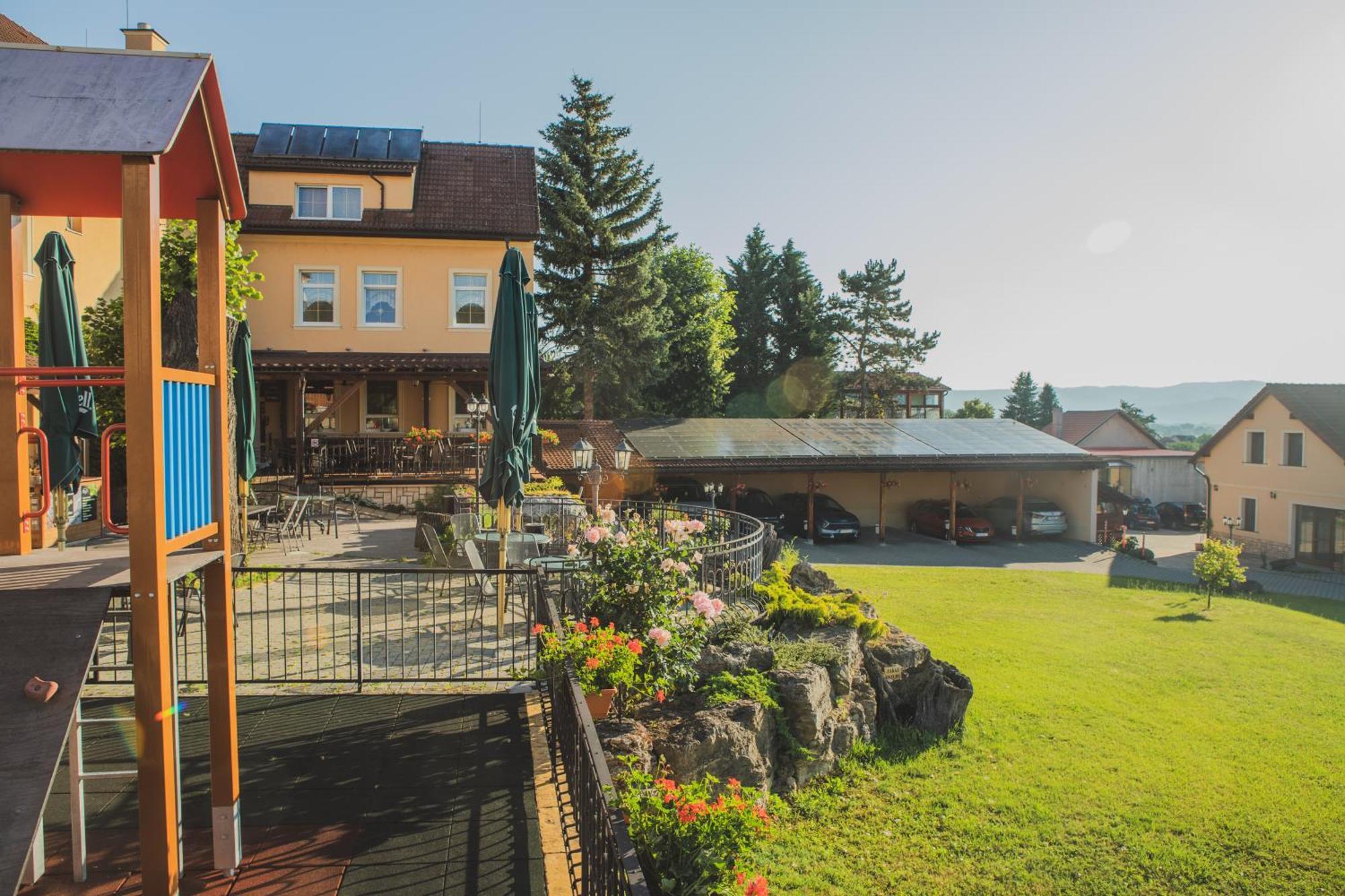 Hotel Lipa Бойниці Екстер'єр фото