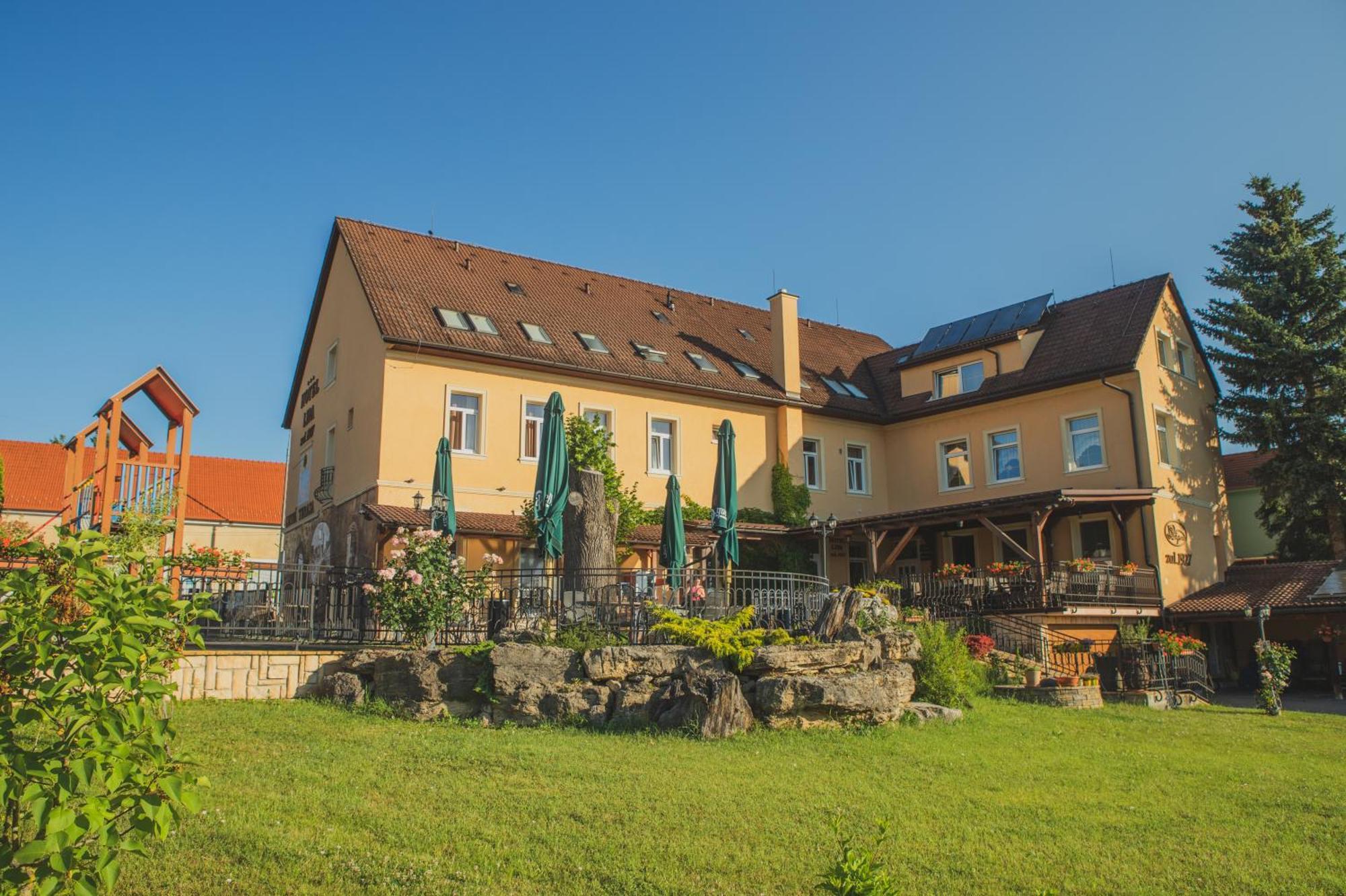 Hotel Lipa Бойниці Екстер'єр фото