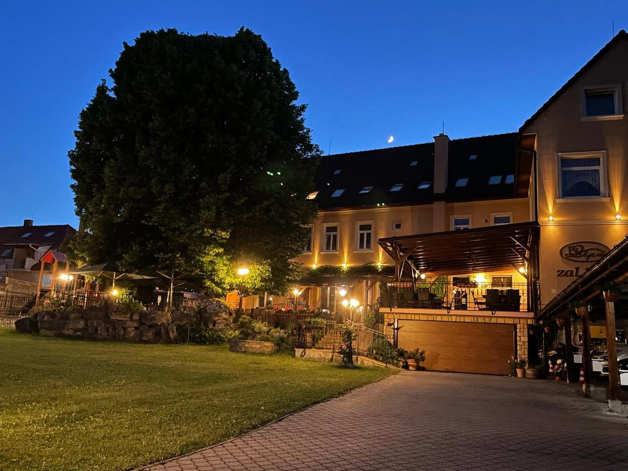 Hotel Lipa Бойниці Екстер'єр фото